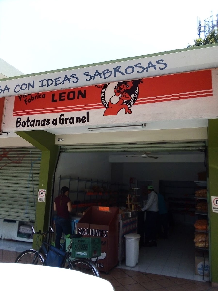 Comete un Leon, Botanas