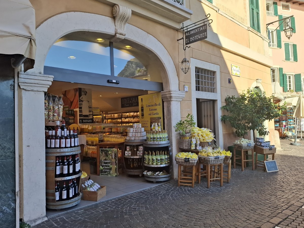 El Botegher - Supermarket Souvenir Alimentari