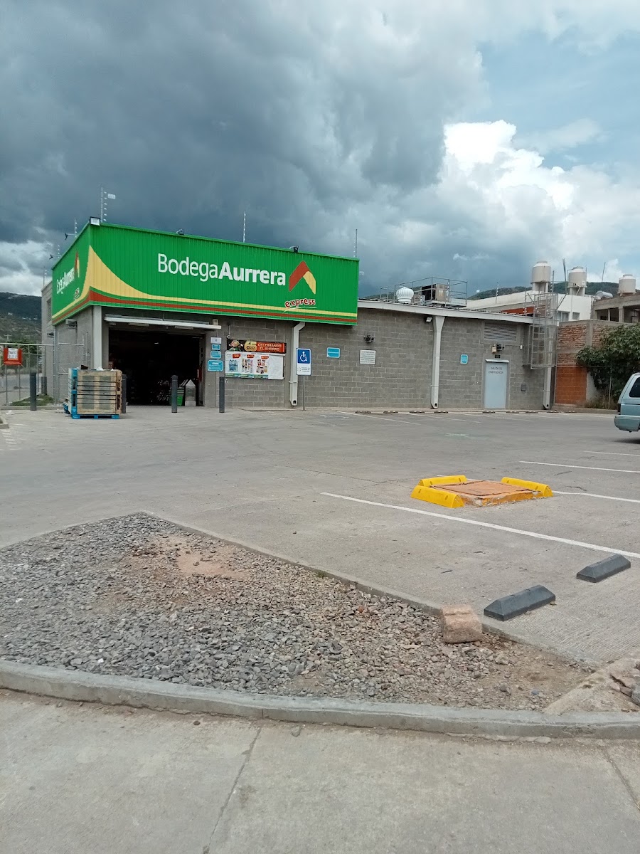 Bodega Aurrera Express, Fraccionamiento La Pera