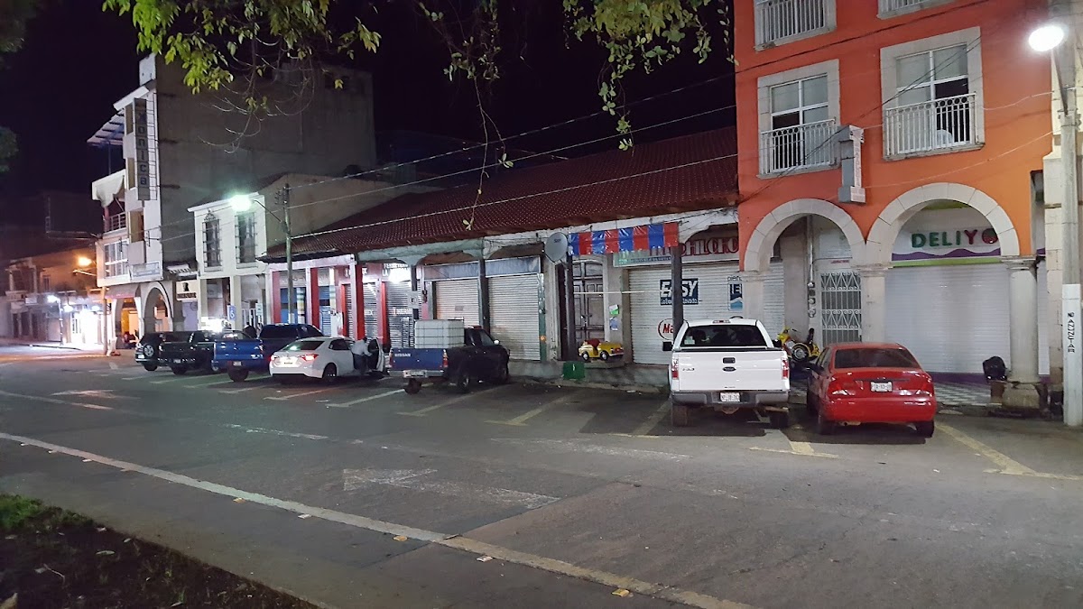 Waldo's Los Reyes Centro (MICH)