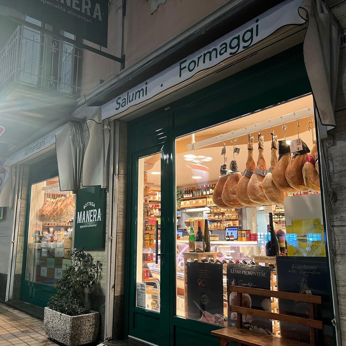 Bottega Manera