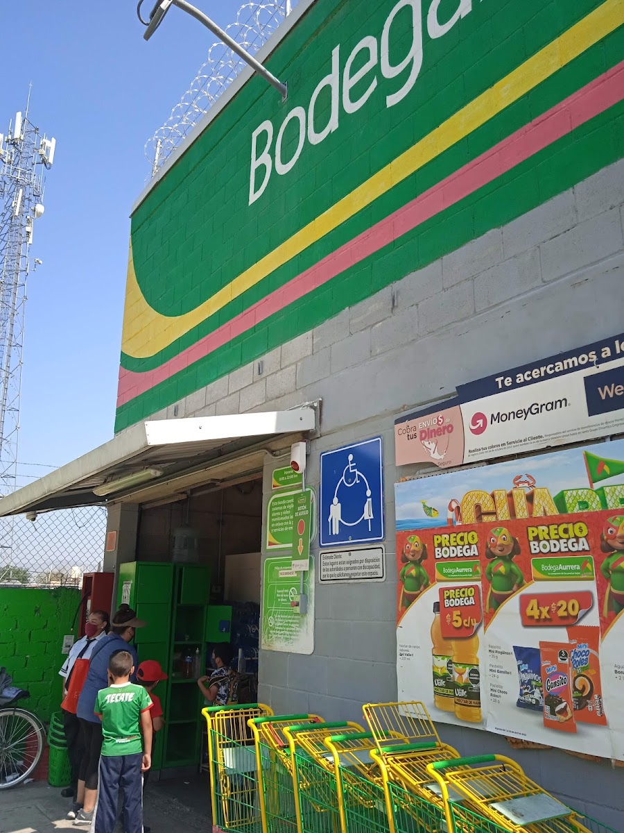 Bodega Aurrera Express, Antonio Ramírez