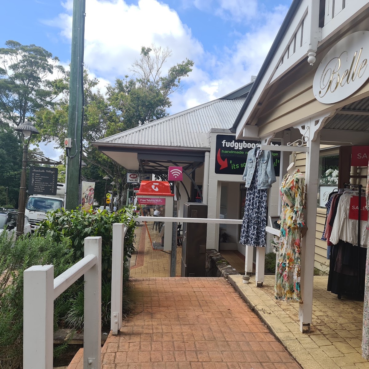 IGA X-press Montville