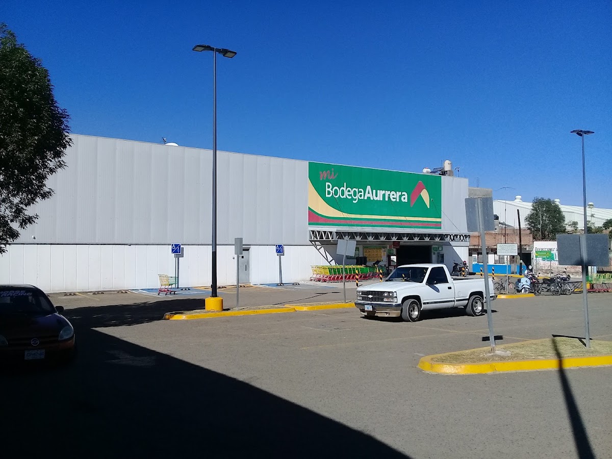 Mi Bodega Aurrera, Manuel Doblado