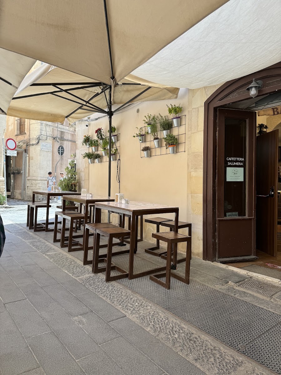 Cafetteria Salumeria Mini Market