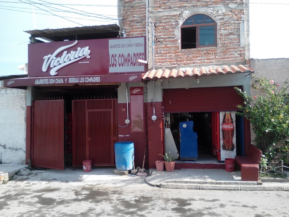 Cerveza Y Bebidas A Mayores Los Compadres