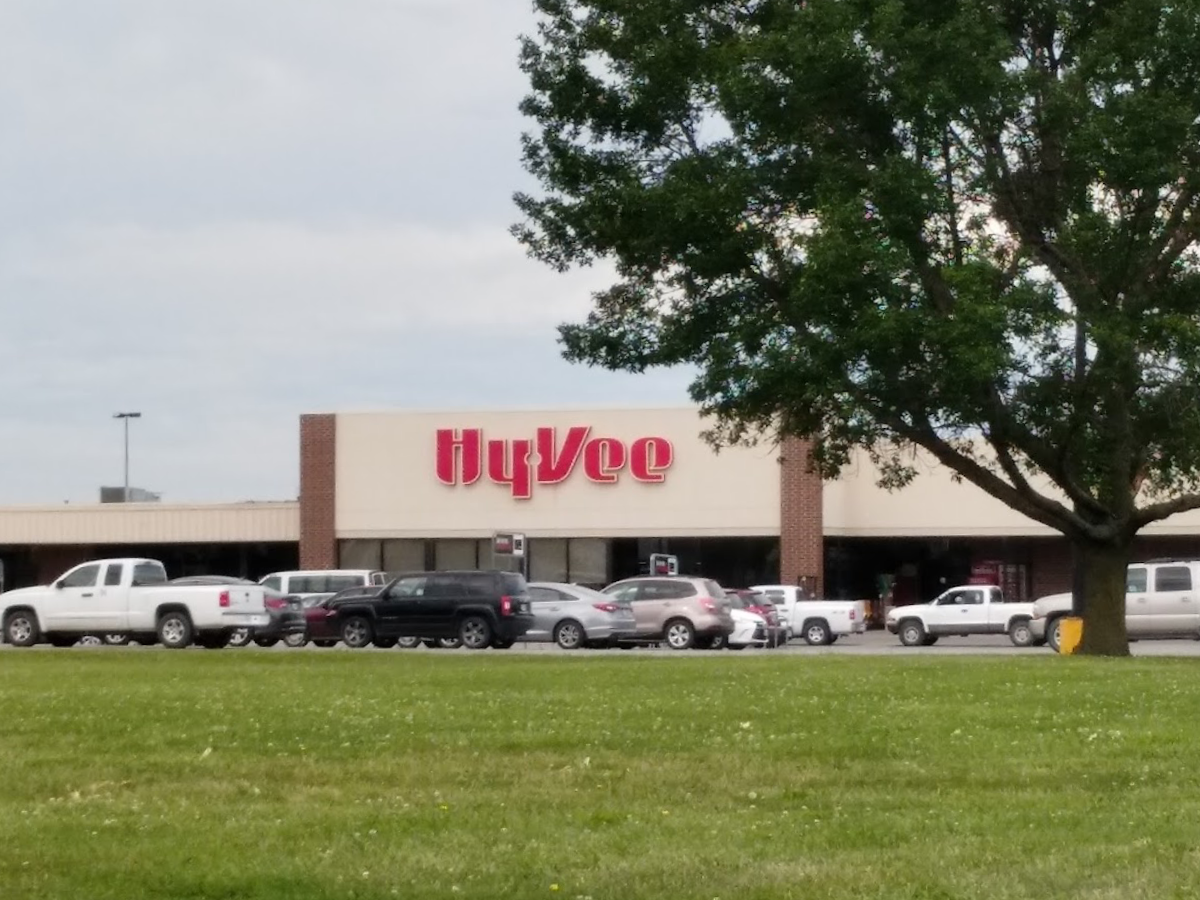 Hy-Vee Grocery Store