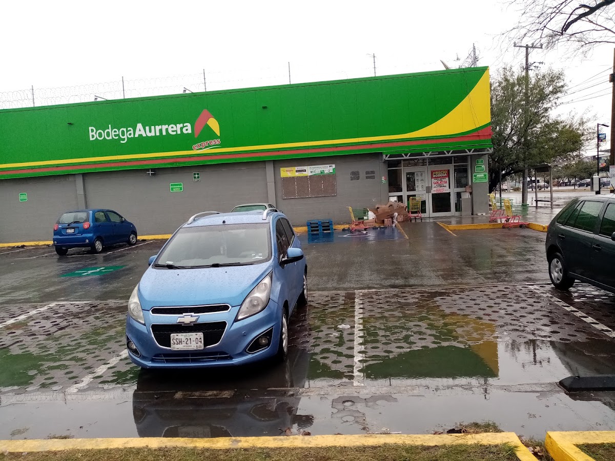Bodega Aurrera Express, La Playa