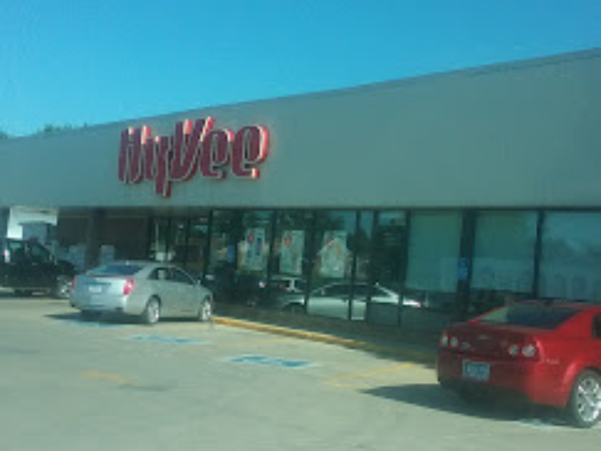 Hy-Vee Grocery Store