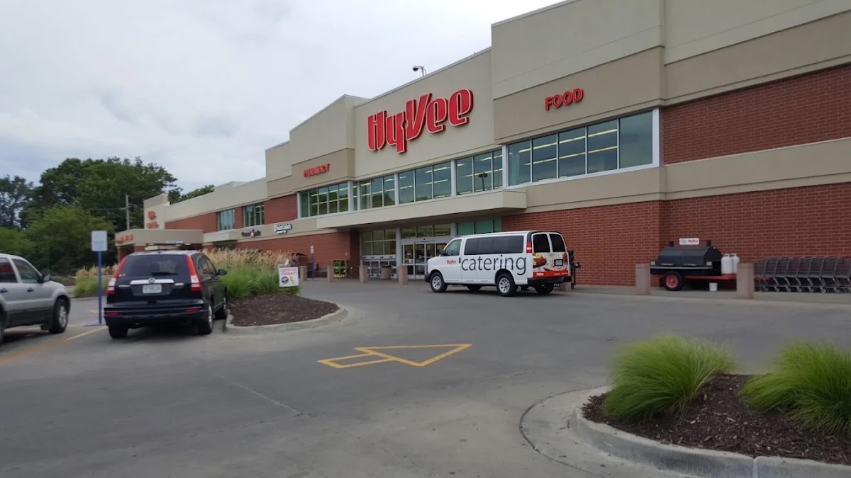 Hy-Vee Grocery Store