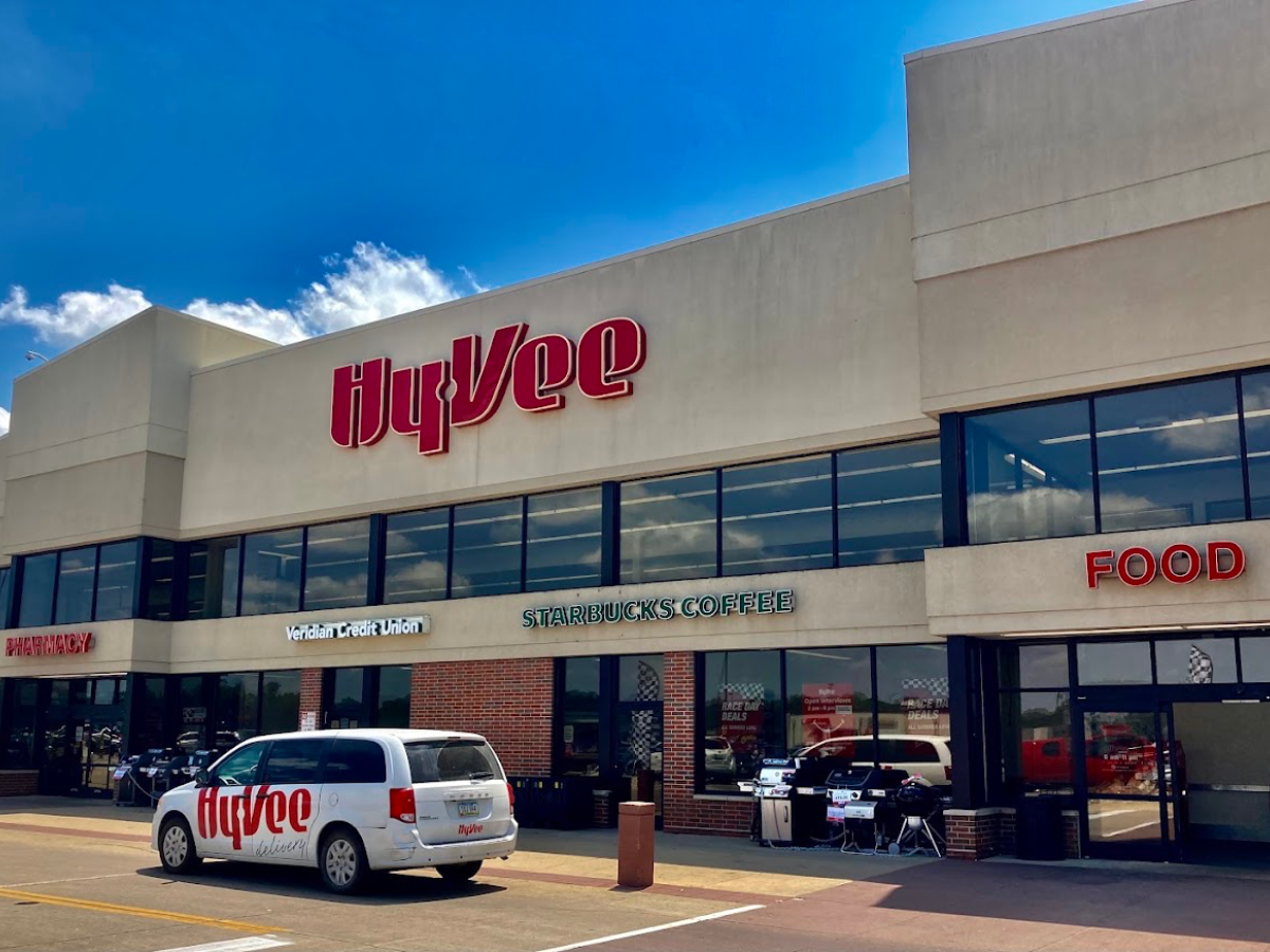 Hy-Vee Grocery Store