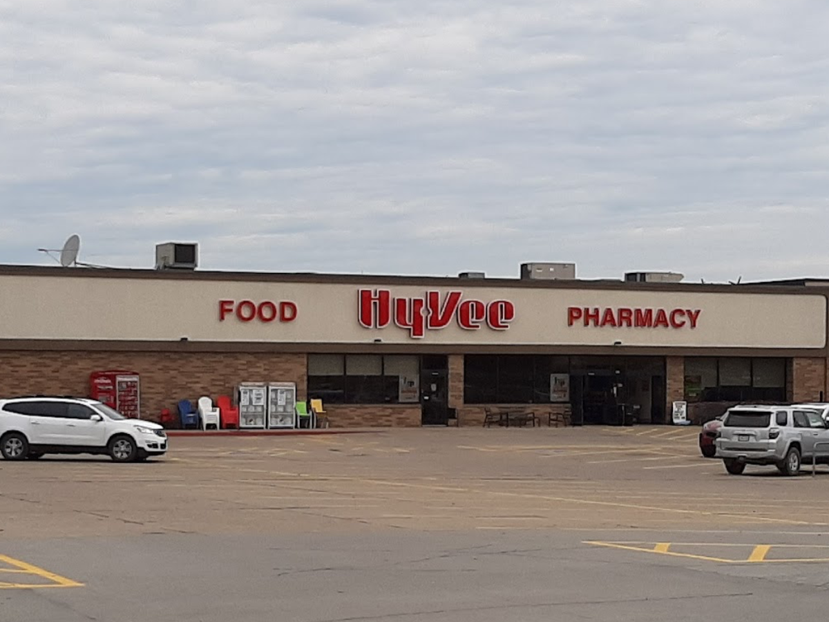 Hy-Vee Grocery Store