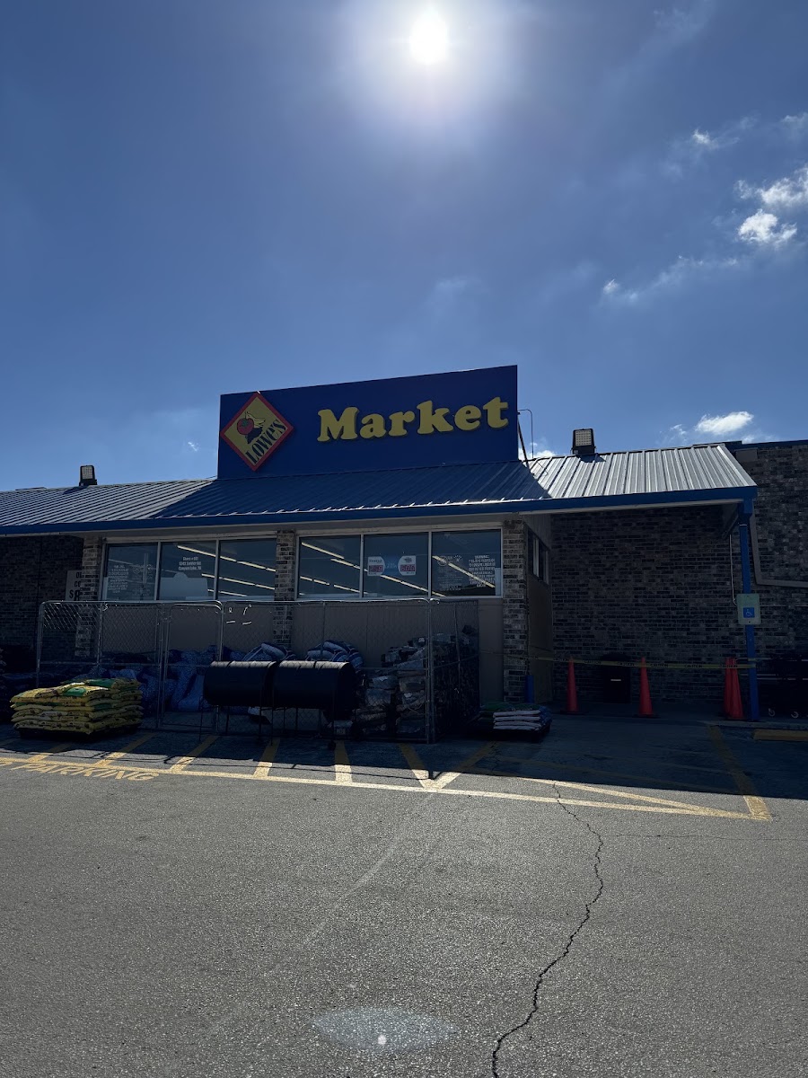Lowe's Market